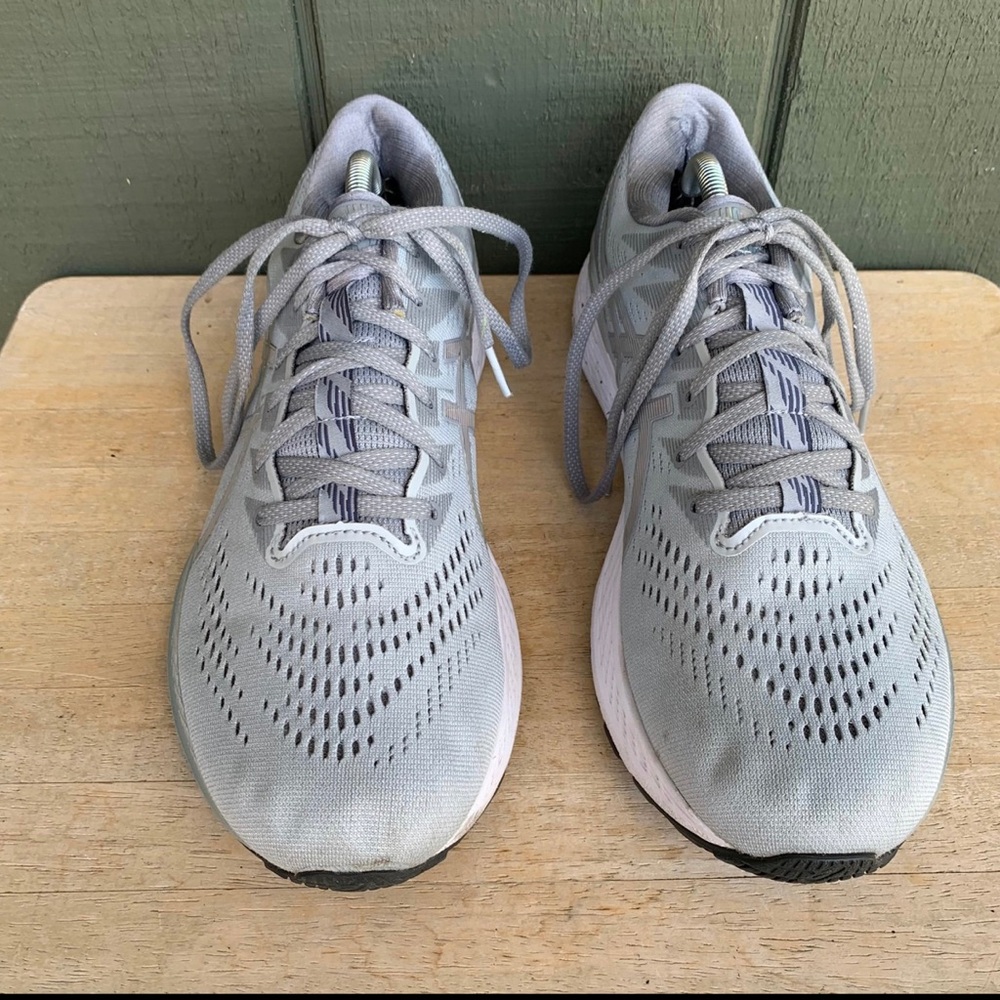 Asics​ Gel Kayano 28 Running Trainers Shoes Silver & White Platinum Mens Size 11 - Picture 9 of 12